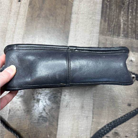 Vintage Brighton Leather Shoulder Bag - Picture 12 of 16